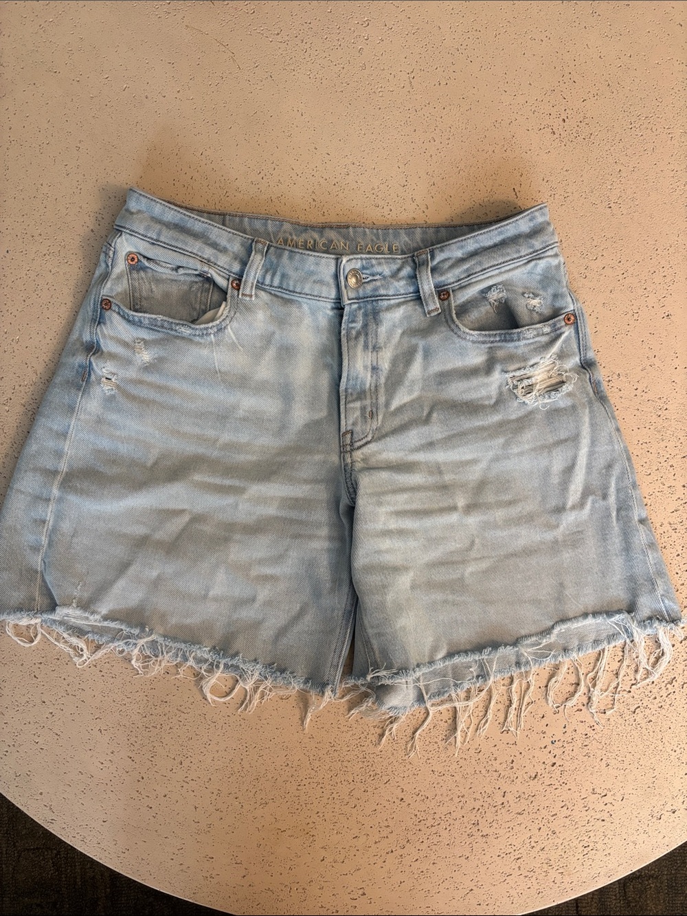 American Eagle Outfitters Light Wash Frayed Hem Denim Shorts Sz 2